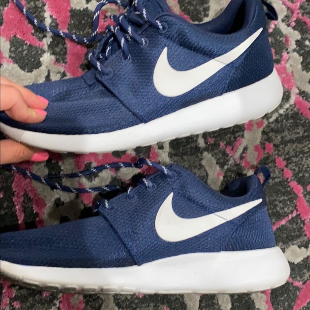 Navy Nike Roshe